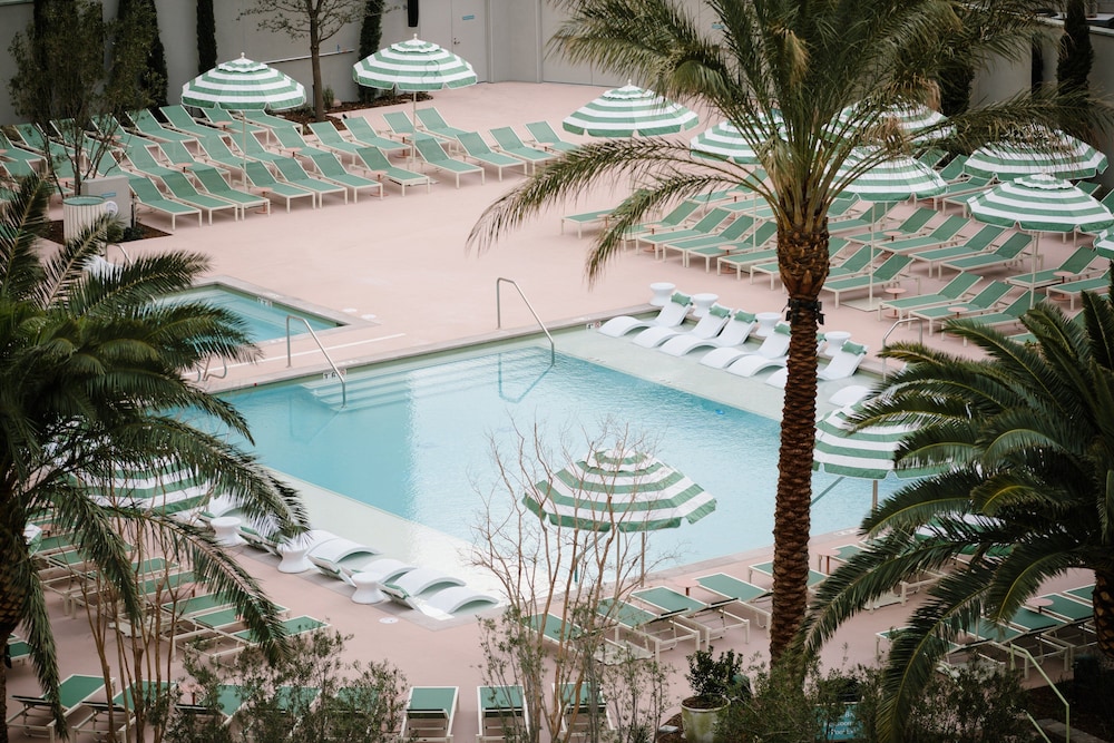 The Reserve at Park MGM — Swimming pool in Las Vegas, Nevada