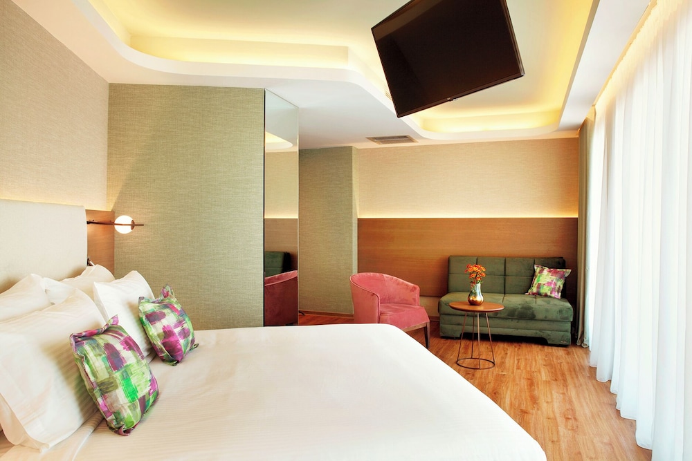 Zeus Essence Wyndham Athens Residence — Hotel rooms in Athens, Attica