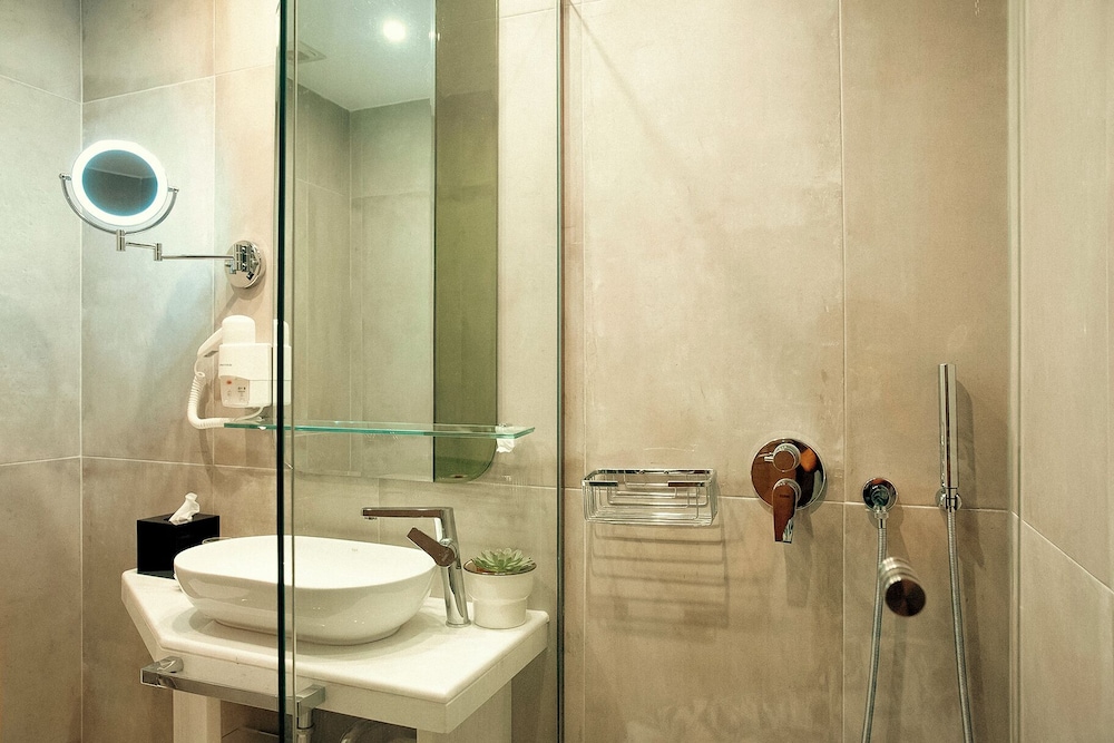 Zeus Essence Wyndham Athens Residence — Hotel rooms in Athens, Attica