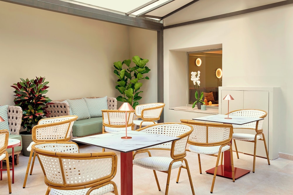 Zeus Essence Wyndham Athens Residence — Restaurant & bars in Athens, Attica