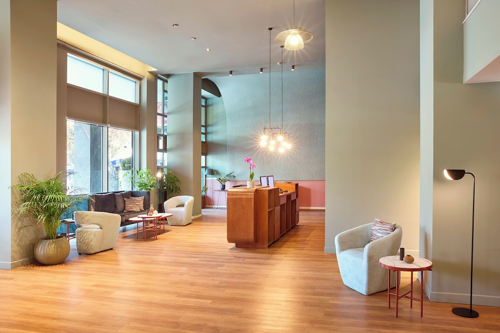 Zeus Essence Wyndham Athens Residence — Hotel building in Athens, Attica