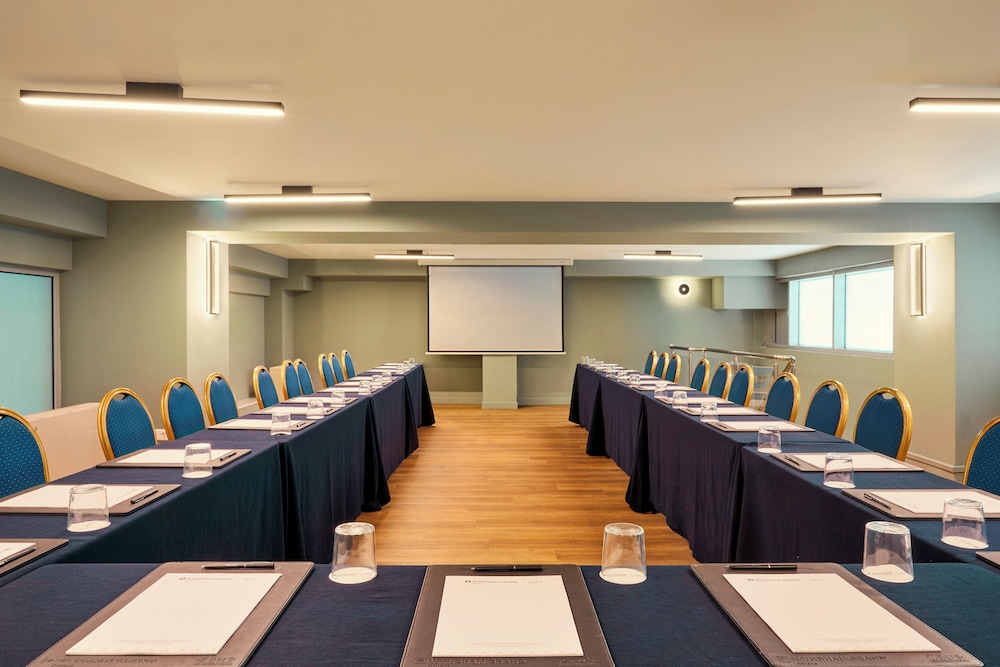 Zeus Essence Wyndham Athens Residence — Hotel building in Athens, Attica