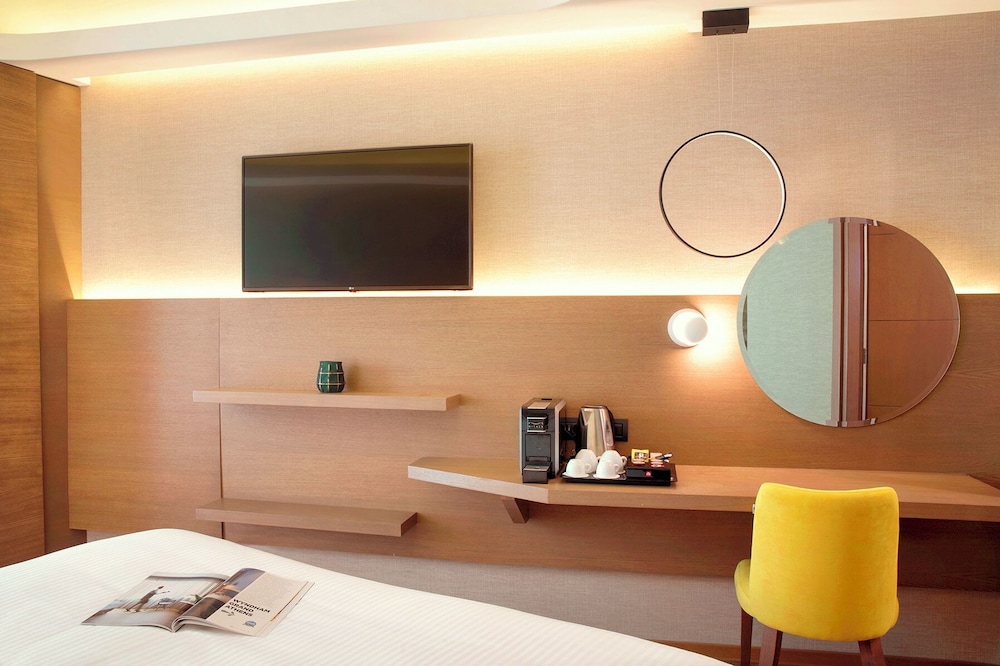Zeus Essence Wyndham Athens Residence — Hotel rooms in Athens, Attica
