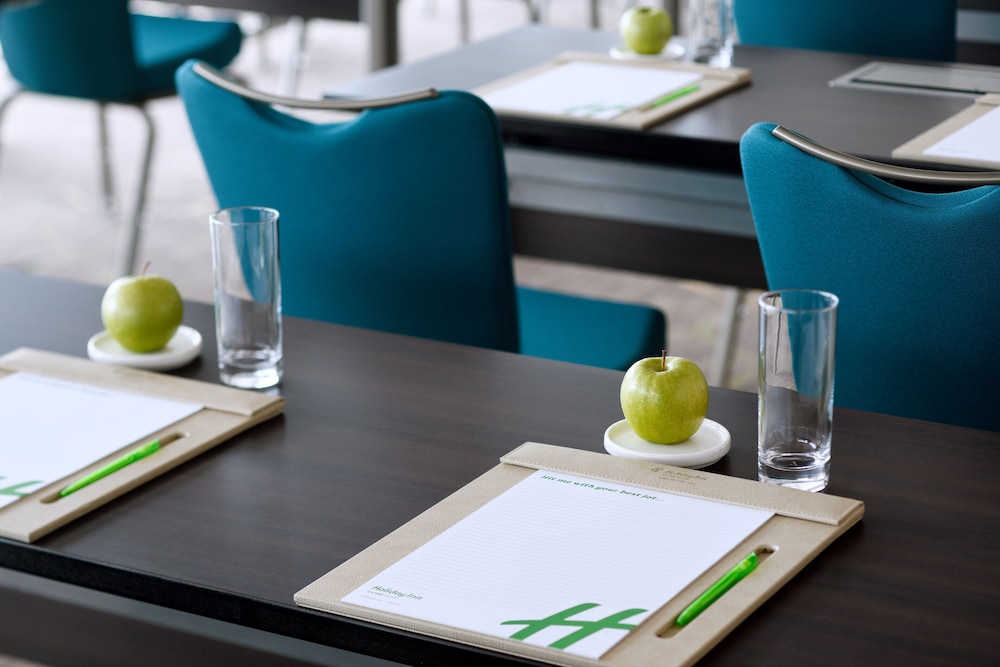 Holiday Inn & Suites Dubai Festival City by IHG — Restaurant & bars in Dubai