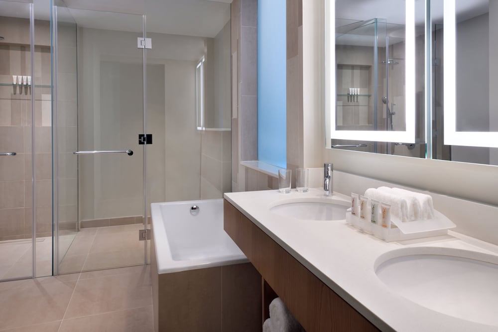 Holiday Inn & Suites Dubai Festival City by IHG — Hotel rooms in Dubai