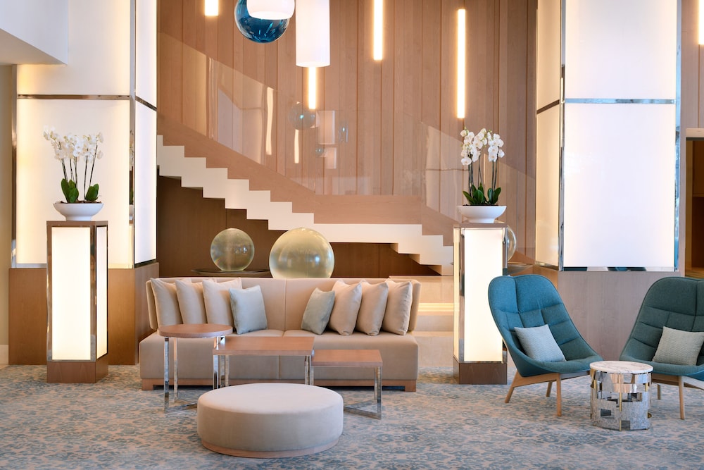 Holiday Inn & Suites Dubai Festival City by IHG — Hotel building in Dubai