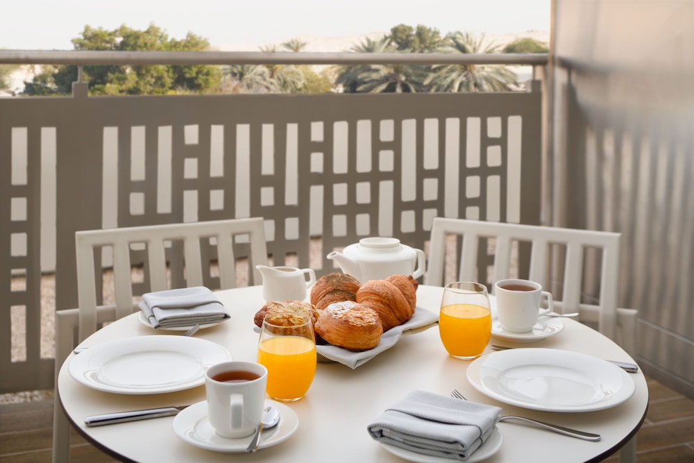 Holiday Inn & Suites Dubai Festival City by IHG — Restaurant & bars in Dubai