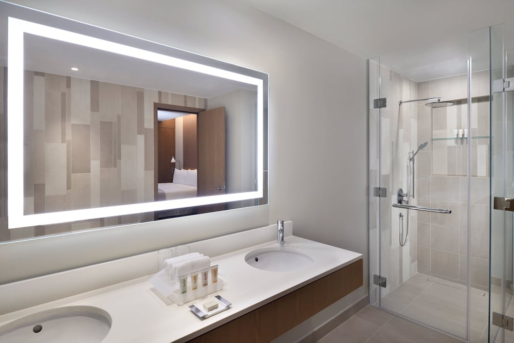Holiday Inn & Suites Dubai Festival City by IHG — Hotel rooms in Dubai