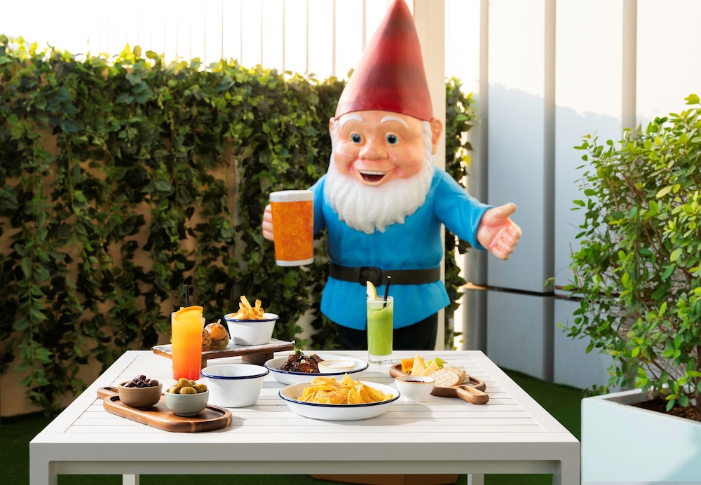 Holiday Inn & Suites Dubai Festival City by IHG — Restaurant & bars in Dubai