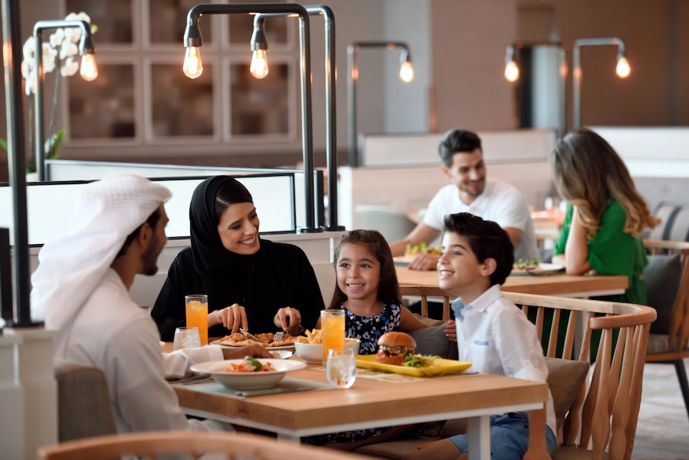 Holiday Inn & Suites Dubai Festival City by IHG — Restaurant & bars in Dubai
