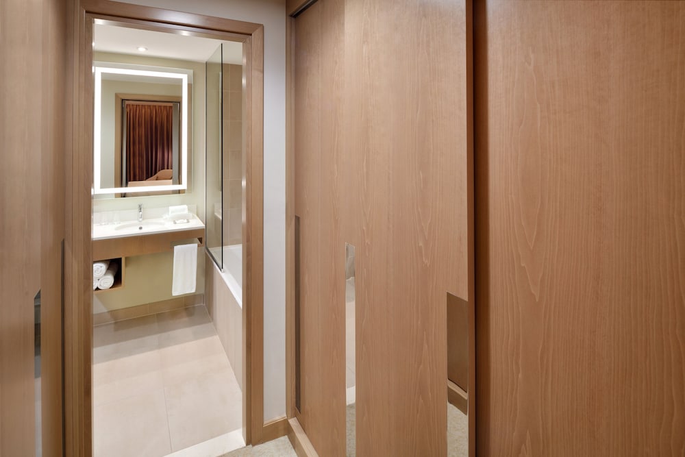 Holiday Inn & Suites Dubai Festival City by IHG — Hotel rooms in Dubai