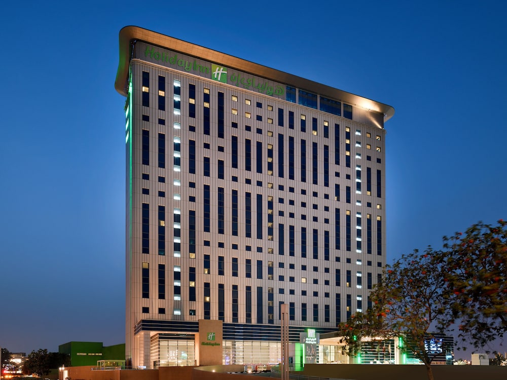 Holiday Inn & Suites Dubai Festival City by IHG — Hotel building in Dubai