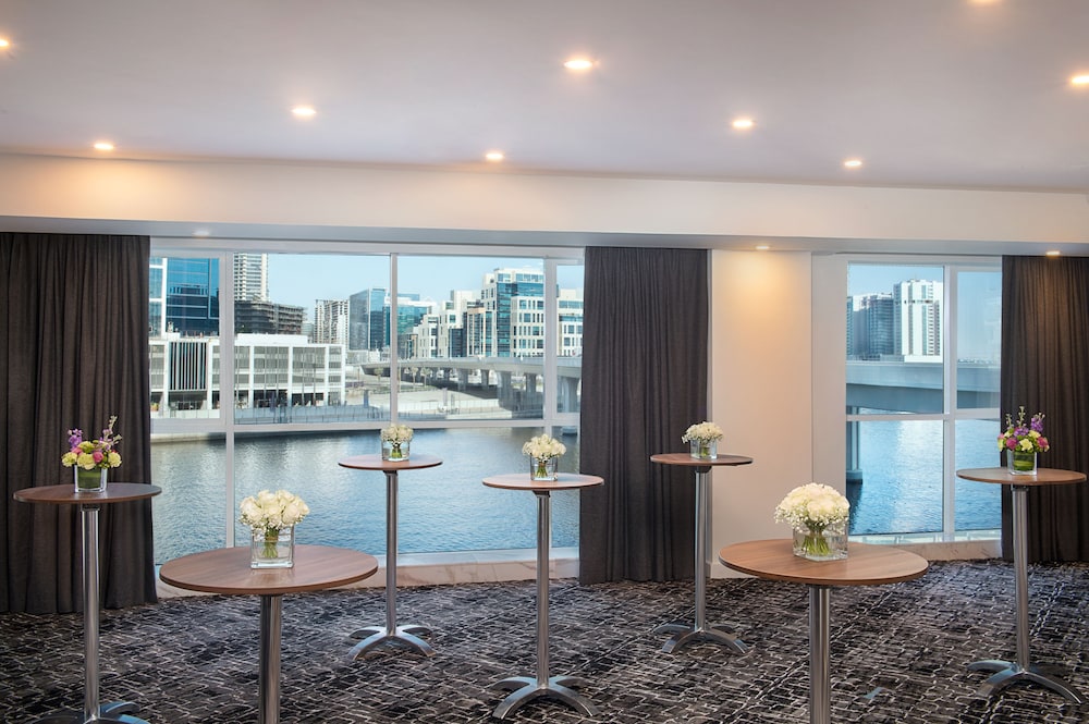 Grand Mercure Business Bay — Restaurant & bars in Dubai