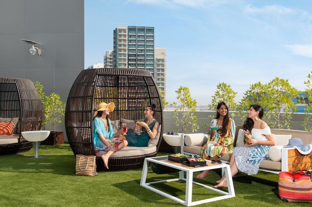 Grand Mercure Business Bay — Restaurant & bars in Dubai