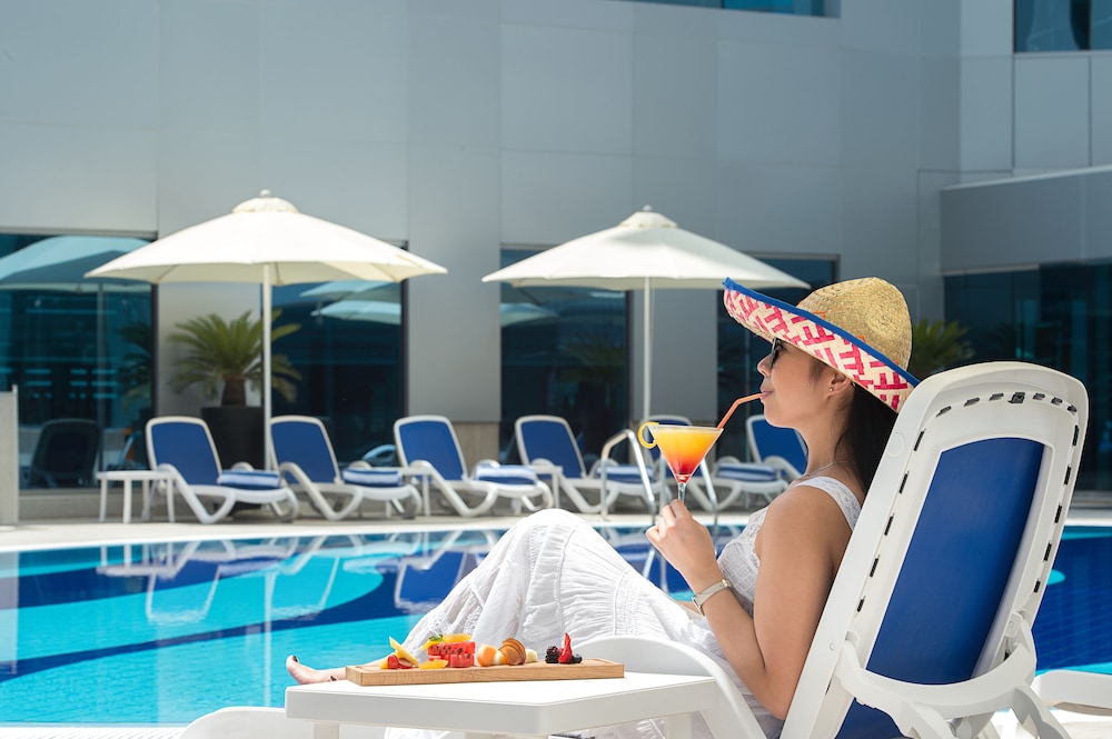 Grand Mercure Business Bay — Swimming pool in Dubai