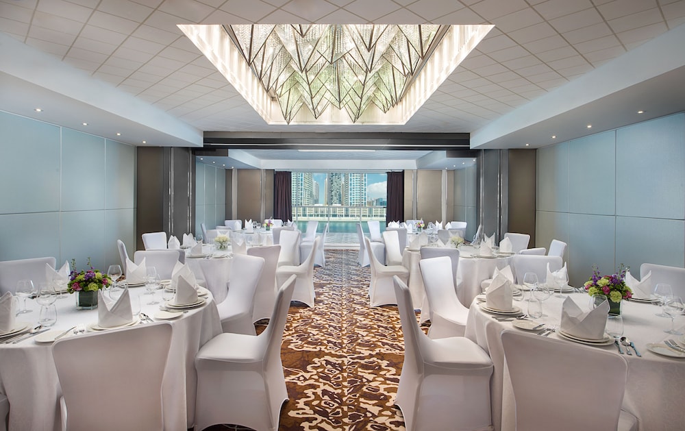 Grand Mercure Business Bay — Restaurant & bars in Dubai