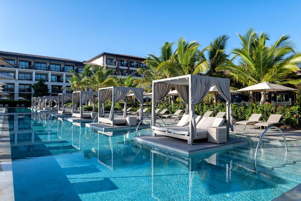 Lopesan Costa Bávaro Resort Spa & Casino - All Inclusive — Swimming pool in Bavaro, La Altagracia