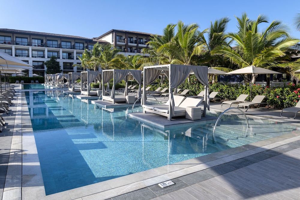 Lopesan Costa Bávaro Resort Spa & Casino - All Inclusive — Swimming pool in Bavaro, La Altagracia