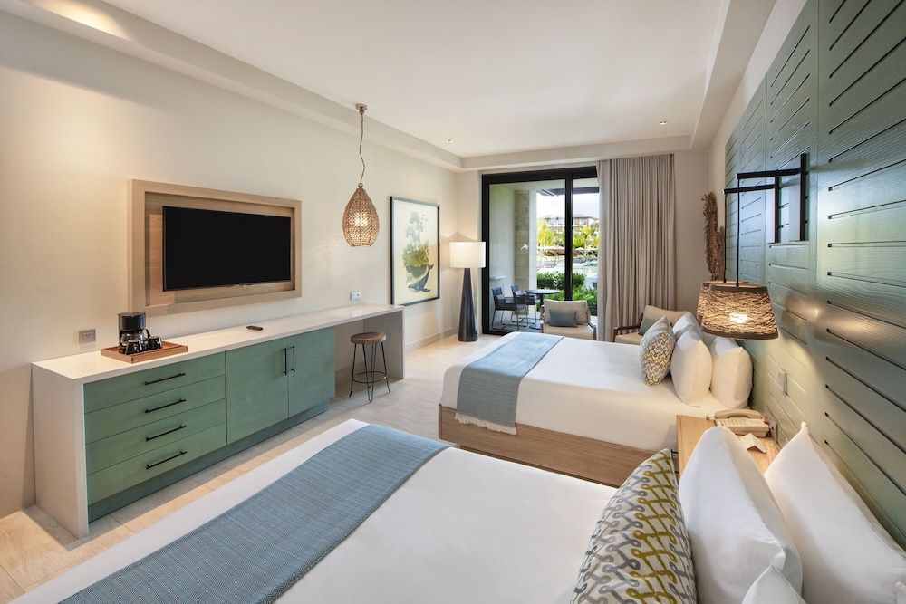 Lopesan Costa Bávaro Resort Spa & Casino - All Inclusive — Hotel rooms in Bavaro, La Altagracia