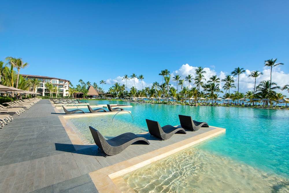 Lopesan Costa Bávaro Resort Spa & Casino - All Inclusive — Swimming pool in Bavaro, La Altagracia