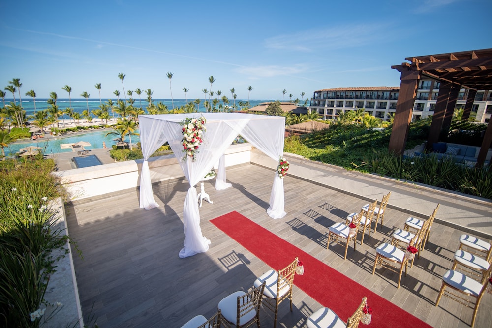 Lopesan Costa Bávaro Resort Spa & Casino - All Inclusive — Hotel building in Bavaro, La Altagracia