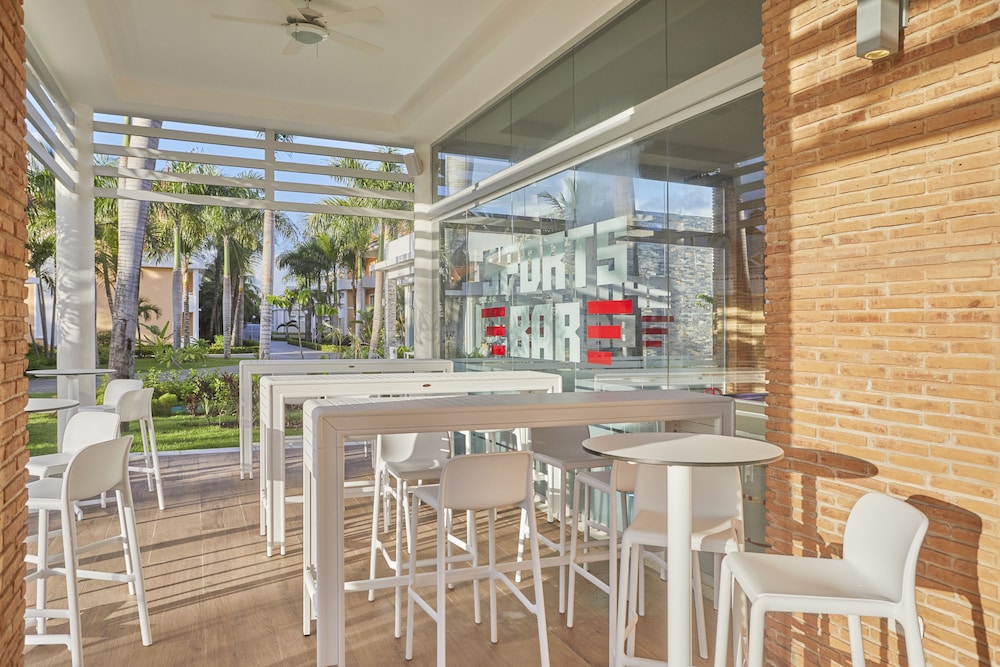 Bahia Principe Escape Aquamarine - Hyatt Inclusive Collection - Adults Only - All Inclusive — Restaurant & bars in Bavaro, La Altagracia