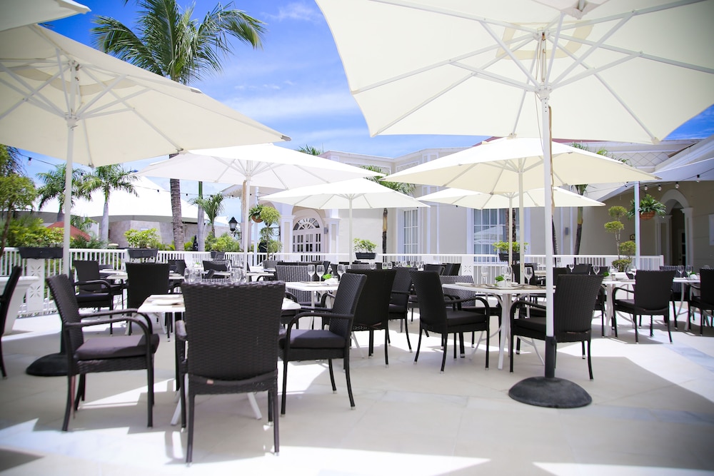 Bahia Principe Escape Aquamarine - Hyatt Inclusive Collection - Adults Only - All Inclusive — Restaurant & bars in Bavaro, La Altagracia