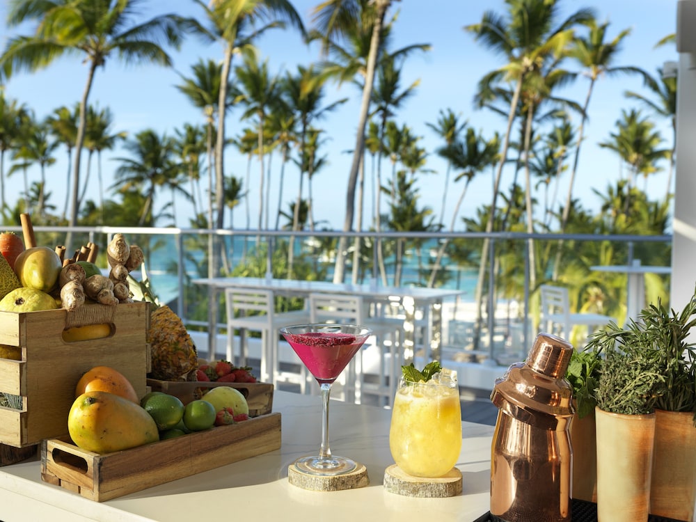 Melia Punta Cana Beach Wellness Inclusive - Adults only - All inclusive — Restaurant & bars in Bavaro, La Altagracia