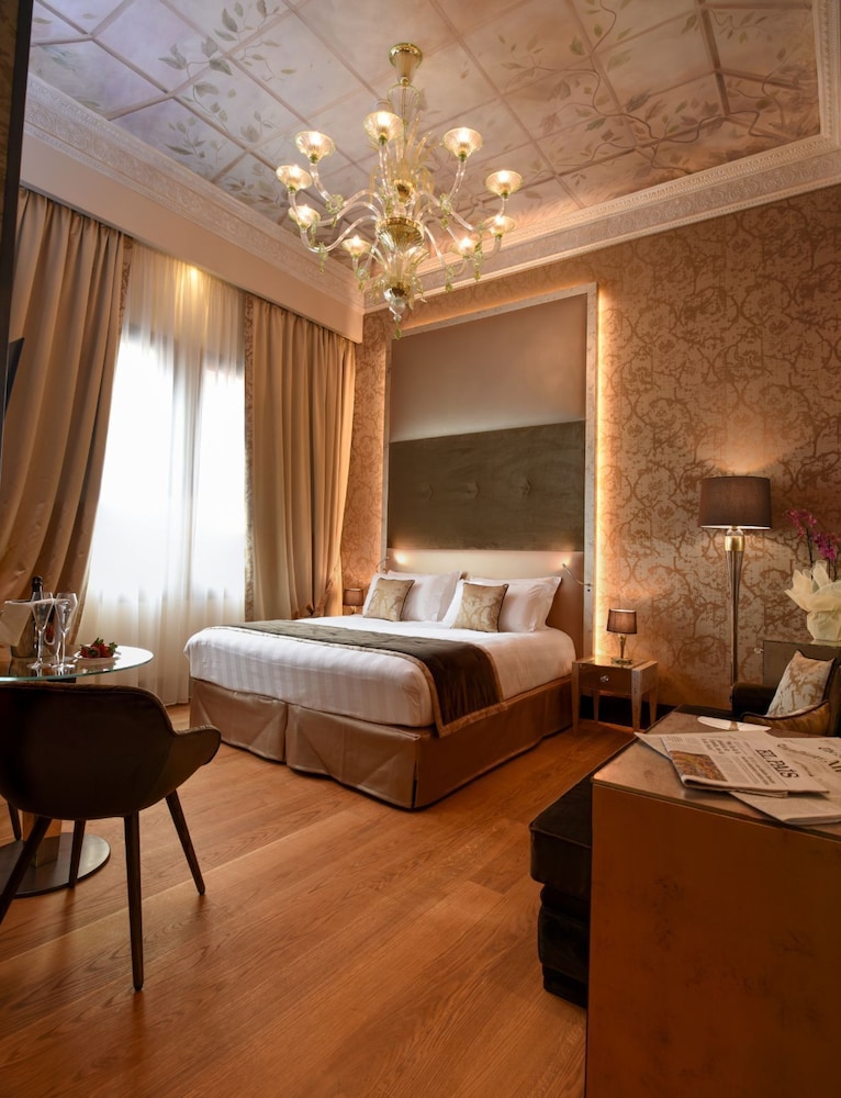 Santa Croce Boutique Hotel — Hotel rooms in Venice, Veneto