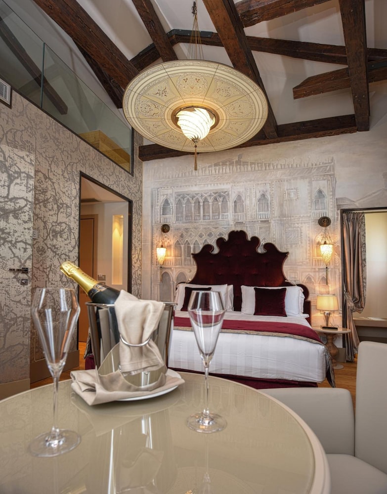 Santa Croce Boutique Hotel — Hotel rooms in Venice, Veneto