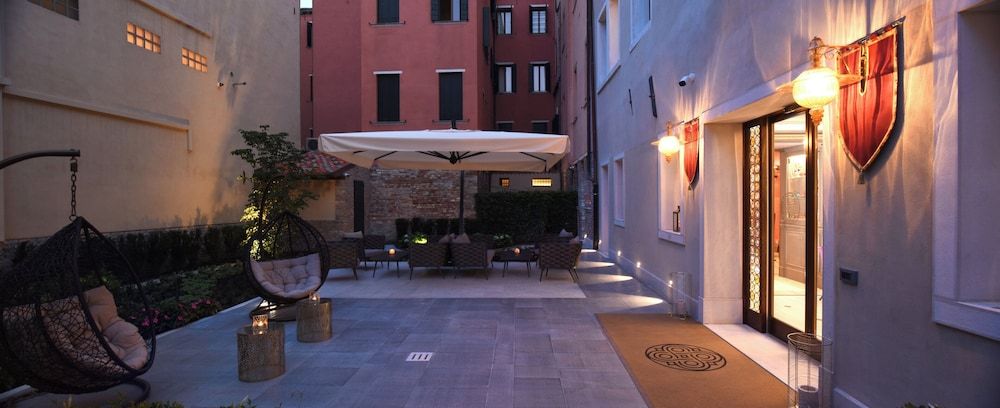 Santa Croce Boutique Hotel