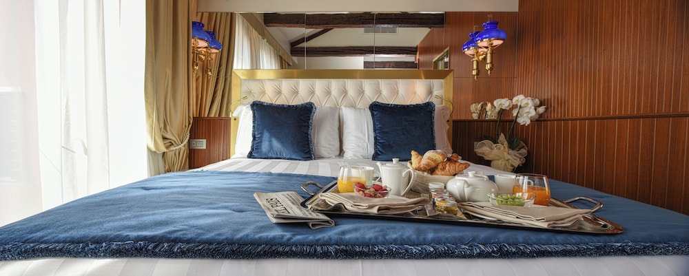 Santa Croce Boutique Hotel — Hotel rooms in Venice, Veneto
