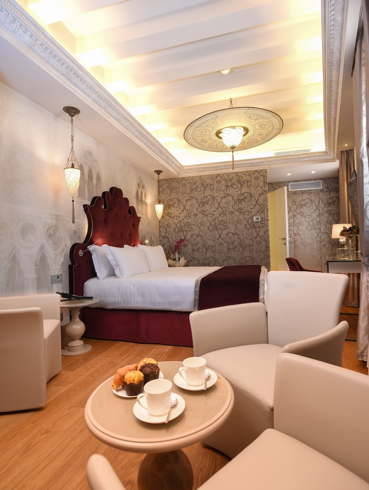 Santa Croce Boutique Hotel — Hotel rooms in Venice, Veneto