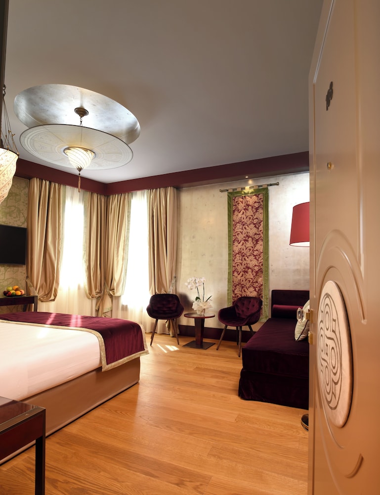 Santa Croce Boutique Hotel — Hotel rooms in Venice, Veneto