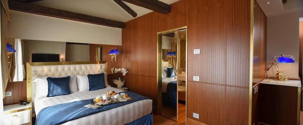 Santa Croce Boutique Hotel — Hotel rooms in Venice, Veneto