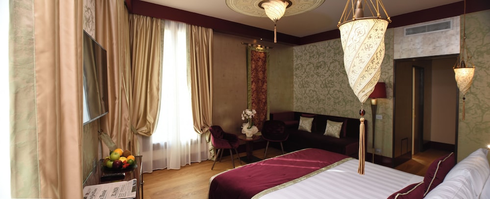 Santa Croce Boutique Hotel — Hotel rooms in Venice, Veneto
