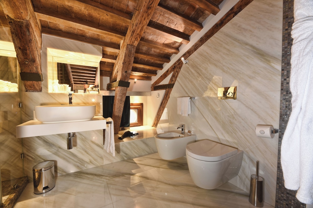 Santa Croce Boutique Hotel — Hotel rooms in Venice, Veneto