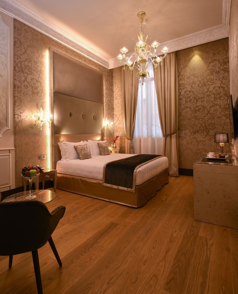 Santa Croce Boutique Hotel — Hotel rooms in Venice, Veneto