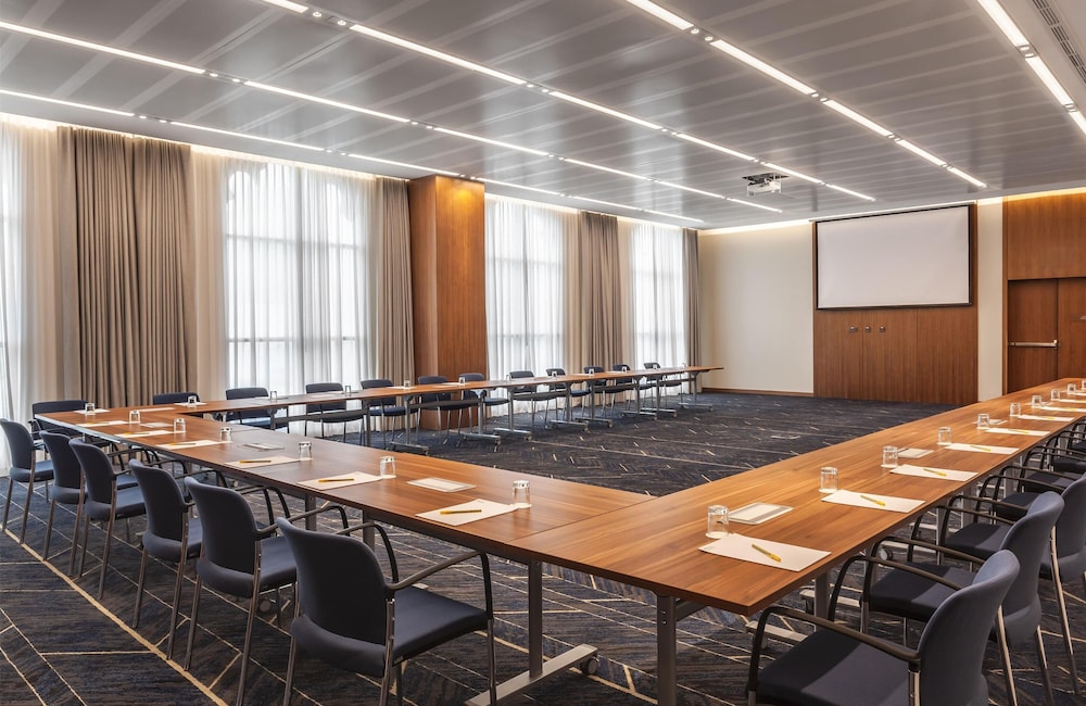 DoubleTree by Hilton Dubai Al Jadaf — Hotel building in Dubai
