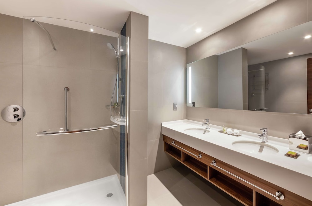DoubleTree by Hilton Dubai Al Jadaf — Hotel rooms in Dubai
