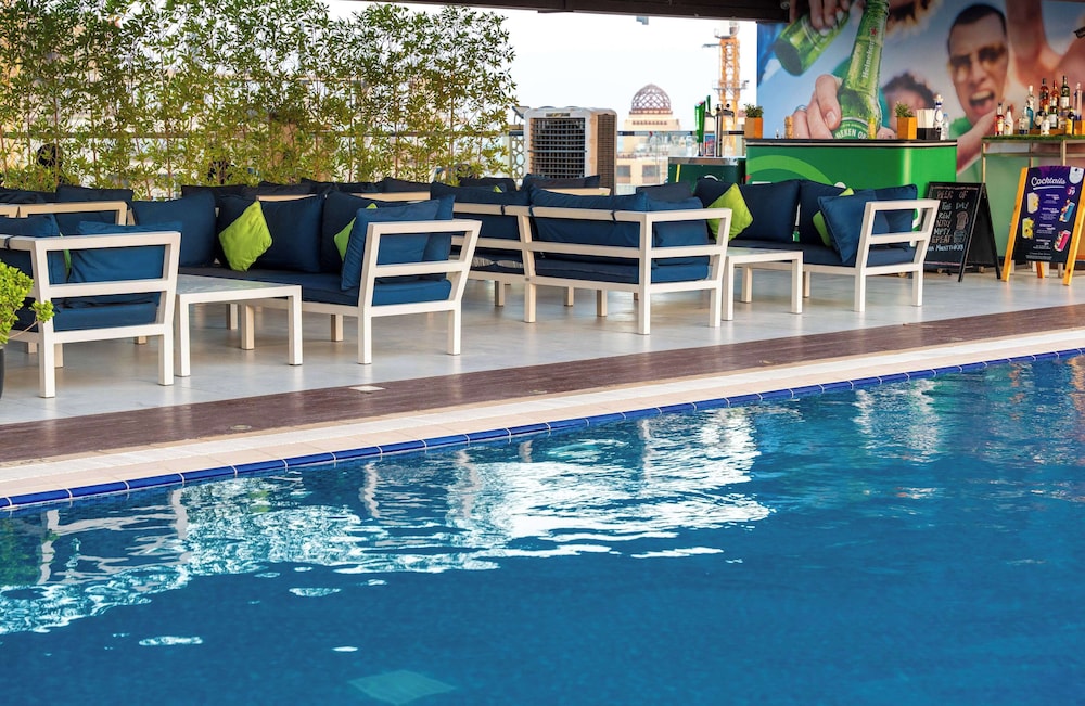 DoubleTree by Hilton Dubai Al Jadaf — Swimming pool in Dubai