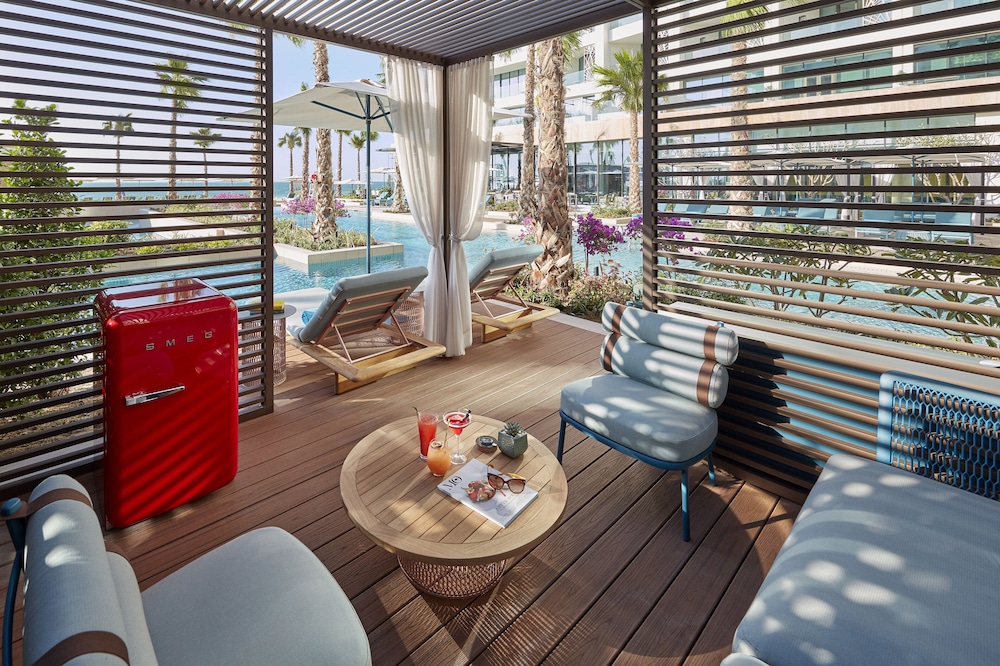 Mandarin Oriental Jumeira, Dubai — Swimming pool in Dubai