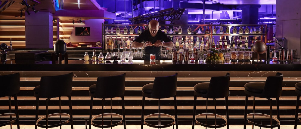 Mandarin Oriental Jumeira, Dubai — Restaurant & bars in Dubai