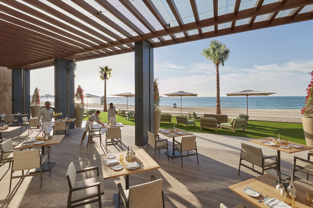 Mandarin Oriental Jumeira, Dubai — Restaurant & bars in Dubai