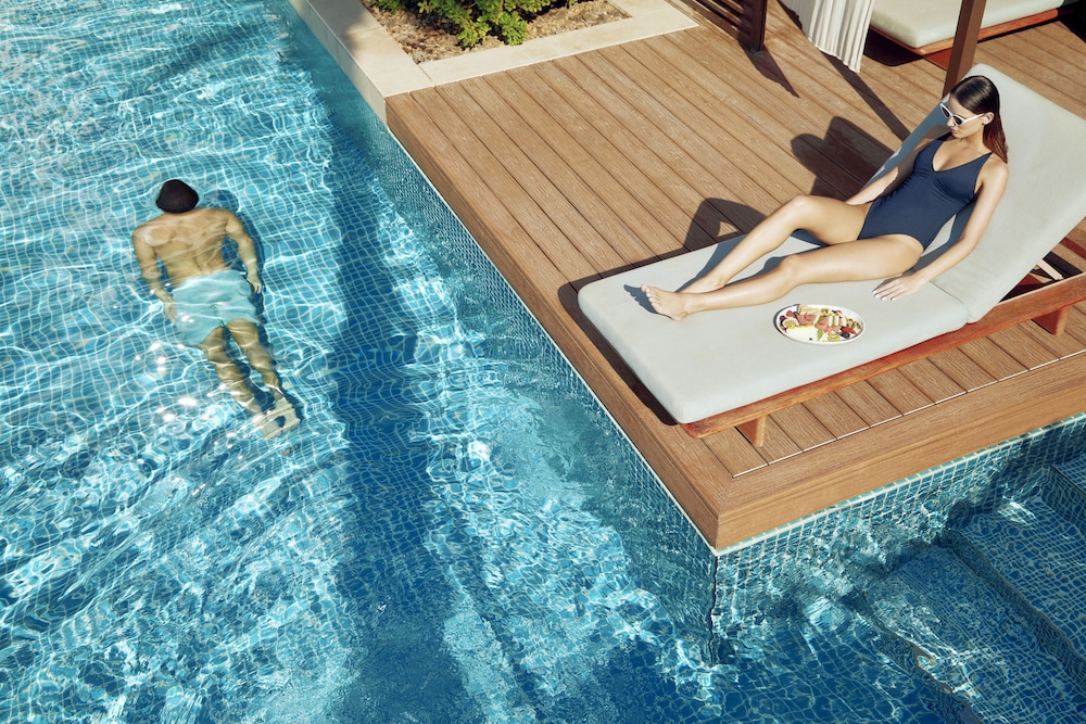 Mandarin Oriental Jumeira, Dubai — Swimming pool in Dubai