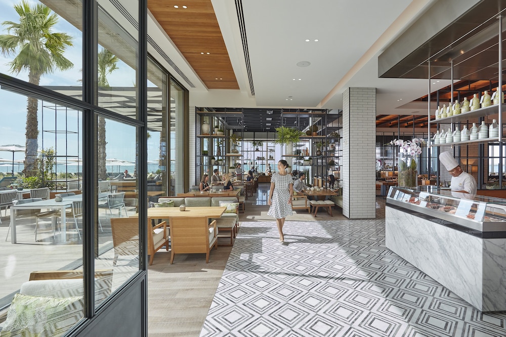 Mandarin Oriental Jumeira, Dubai — Restaurant & bars in Dubai