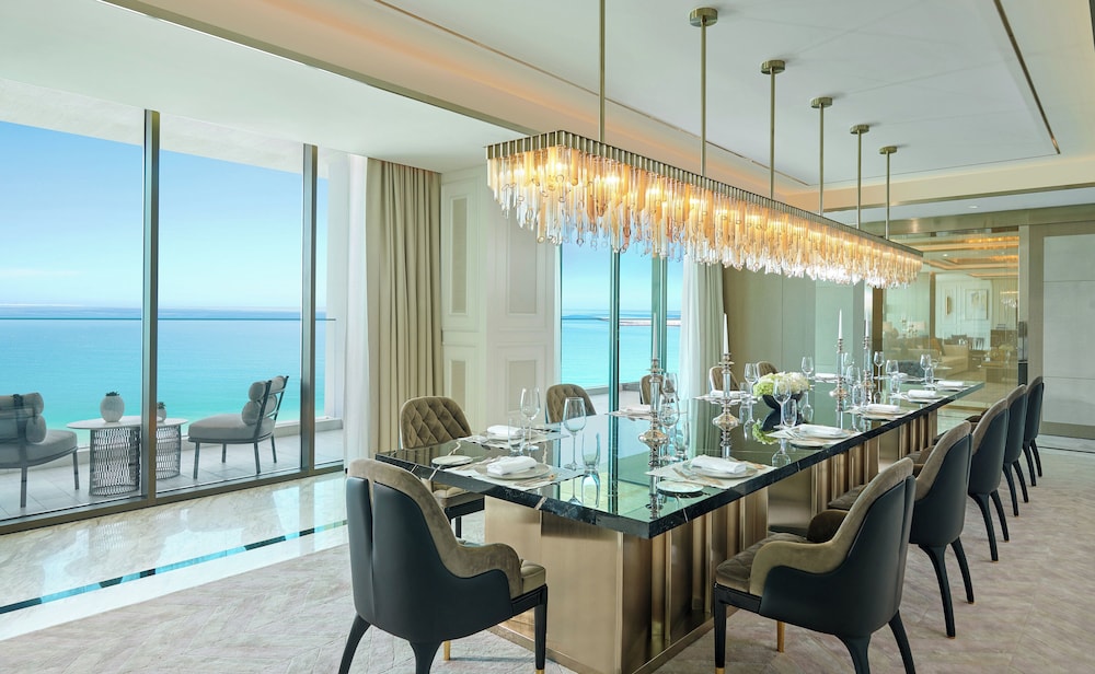 Mandarin Oriental Jumeira, Dubai — Restaurant & bars in Dubai