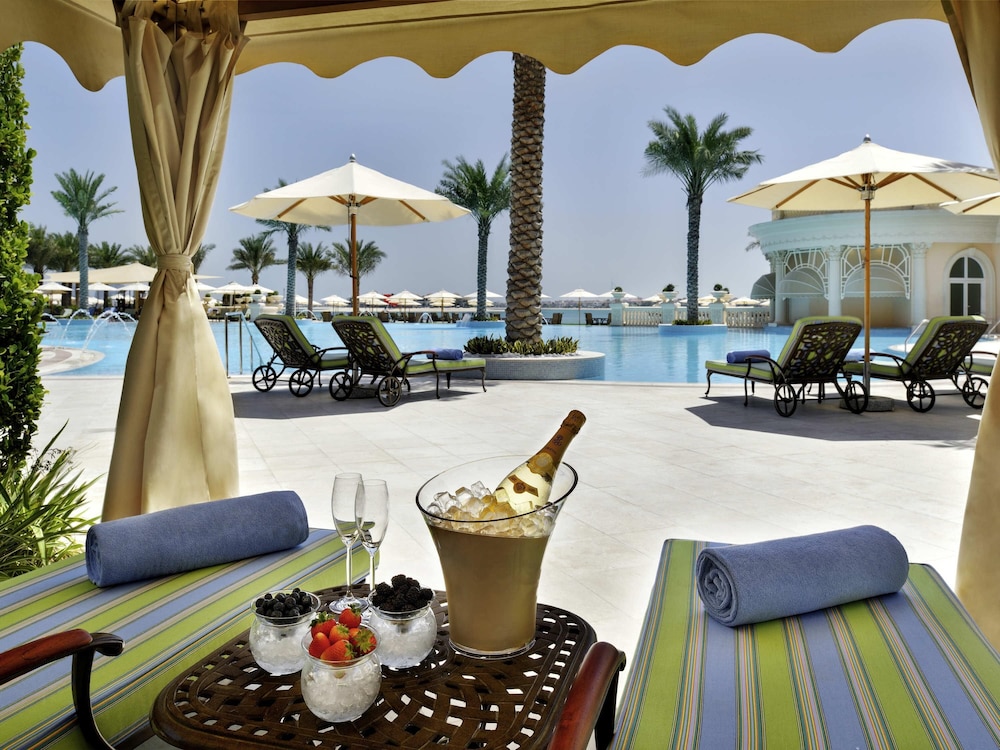 Raffles The Palm — Swimming pool in Dubai