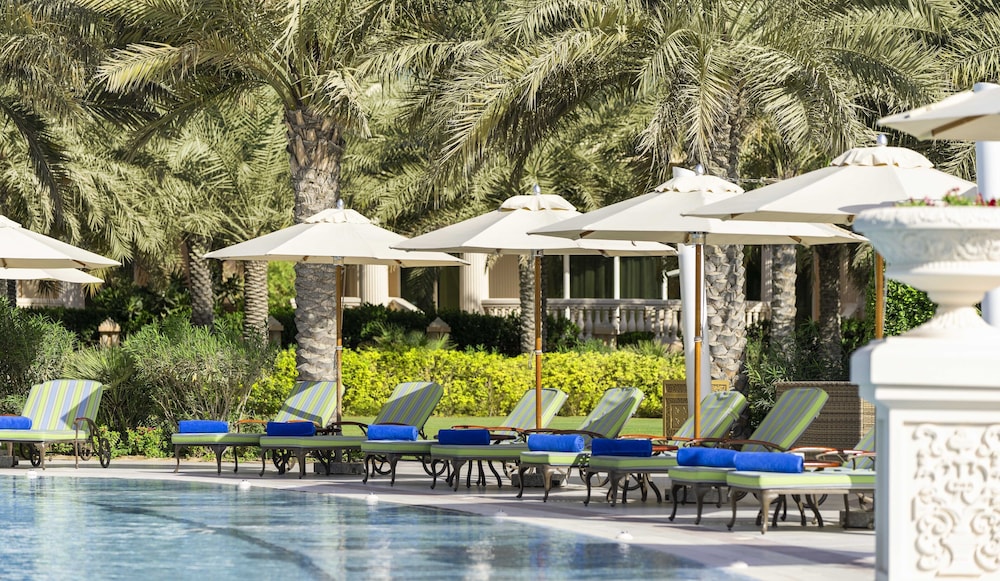 Raffles The Palm — Swimming pool in Dubai