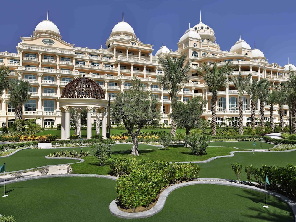 Raffles The Palm — Hotel building in Dubai